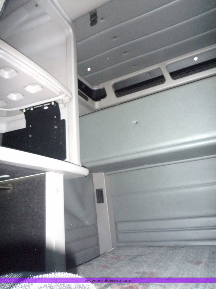 image for item 3999 2003 Peterbilt Conventional 379-127 semi tractor