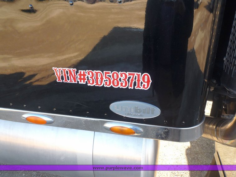 image for item 3999 2003 Peterbilt Conventional 379-127 semi tractor