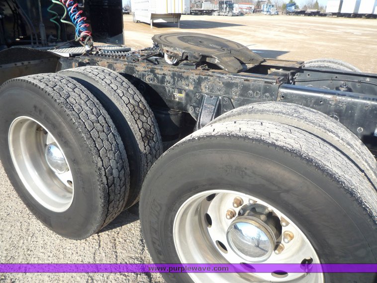 image for item 3999 2003 Peterbilt Conventional 379-127 semi tractor