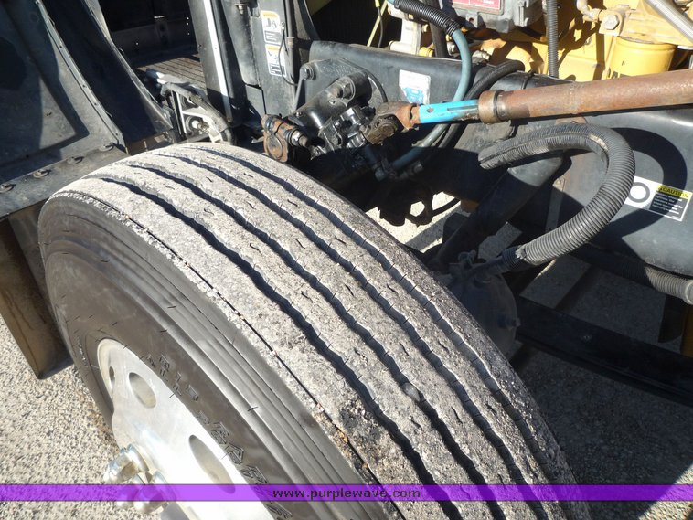 image for item 3999 2003 Peterbilt Conventional 379-127 semi tractor