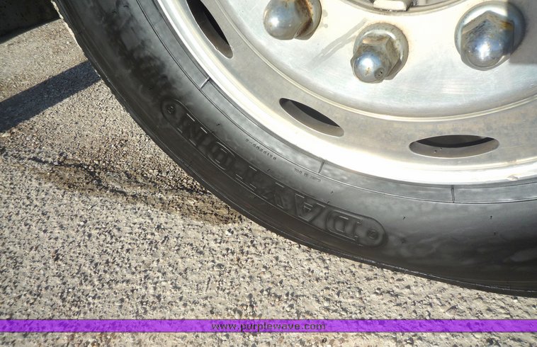 image for item 3999 2003 Peterbilt Conventional 379-127 semi tractor