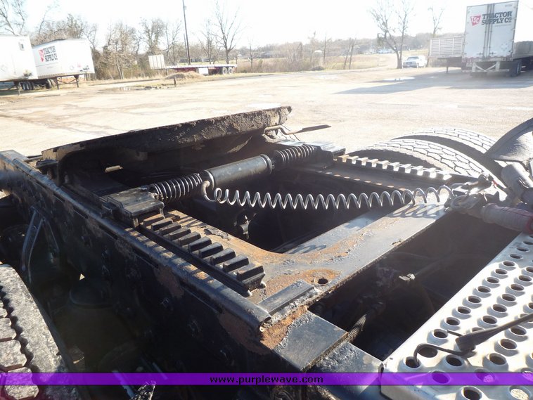 image for item 3999 2003 Peterbilt Conventional 379-127 semi tractor