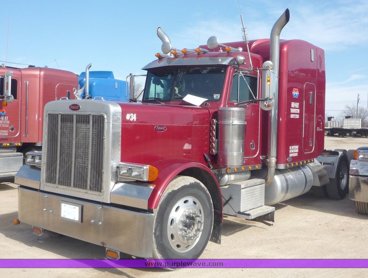 image for item 4000 2000 Peterbilt Conventional 379-127 semi tractor