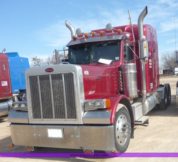 image for item 4000 2000 Peterbilt Conventional 379-127 semi tractor