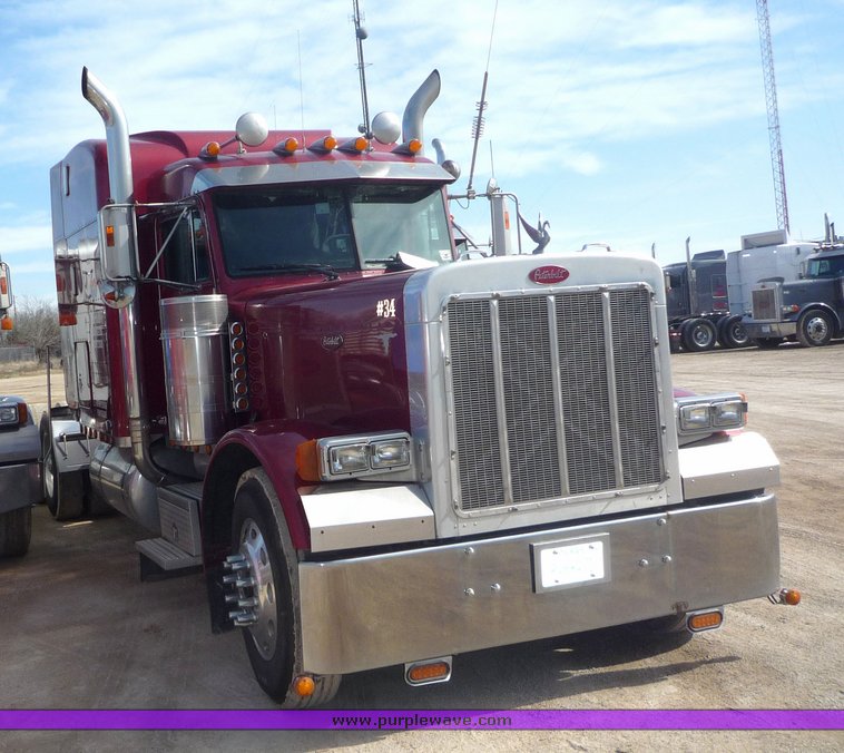 image for item 4000 2000 Peterbilt Conventional 379-127 semi tractor