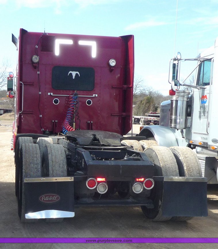 image for item 4000 2000 Peterbilt Conventional 379-127 semi tractor