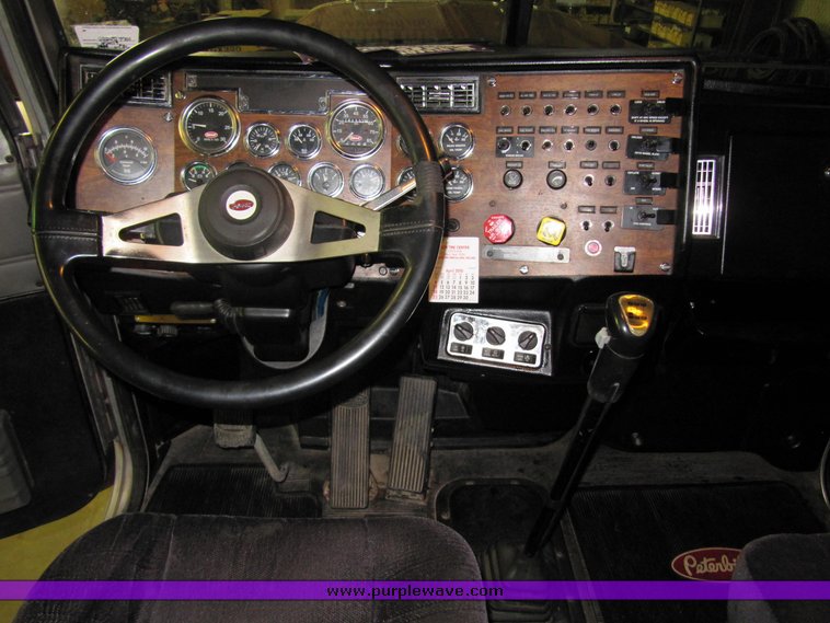 image for item 4000 2000 Peterbilt Conventional 379-127 semi tractor