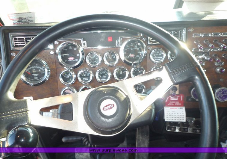 image for item 4000 2000 Peterbilt Conventional 379-127 semi tractor