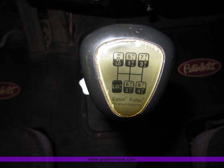 image for item 4000 2000 Peterbilt Conventional 379-127 semi tractor