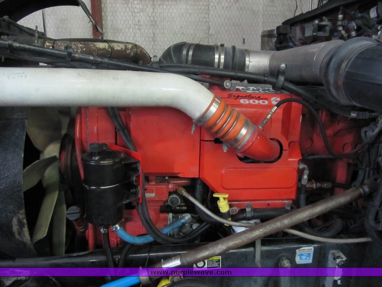 image for item 4000 2000 Peterbilt Conventional 379-127 semi tractor