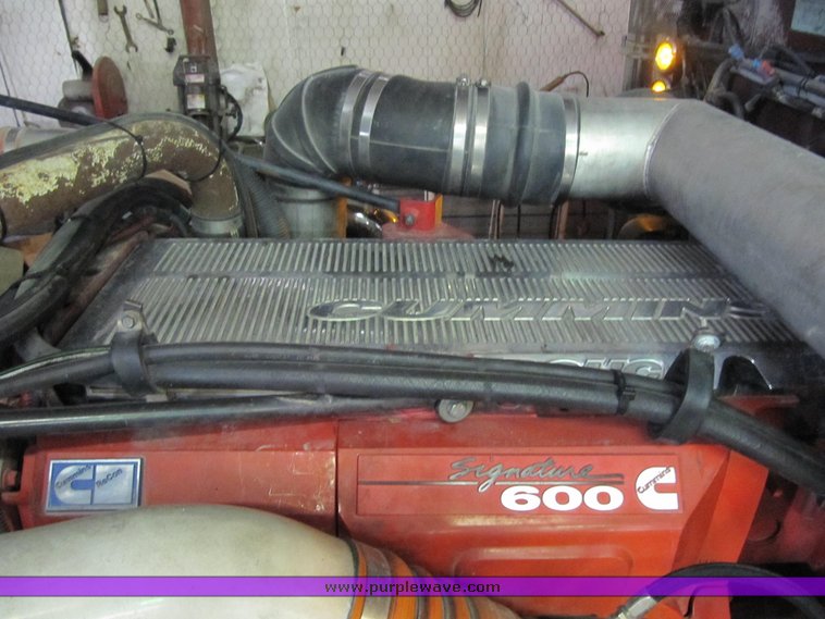 image for item 4000 2000 Peterbilt Conventional 379-127 semi tractor