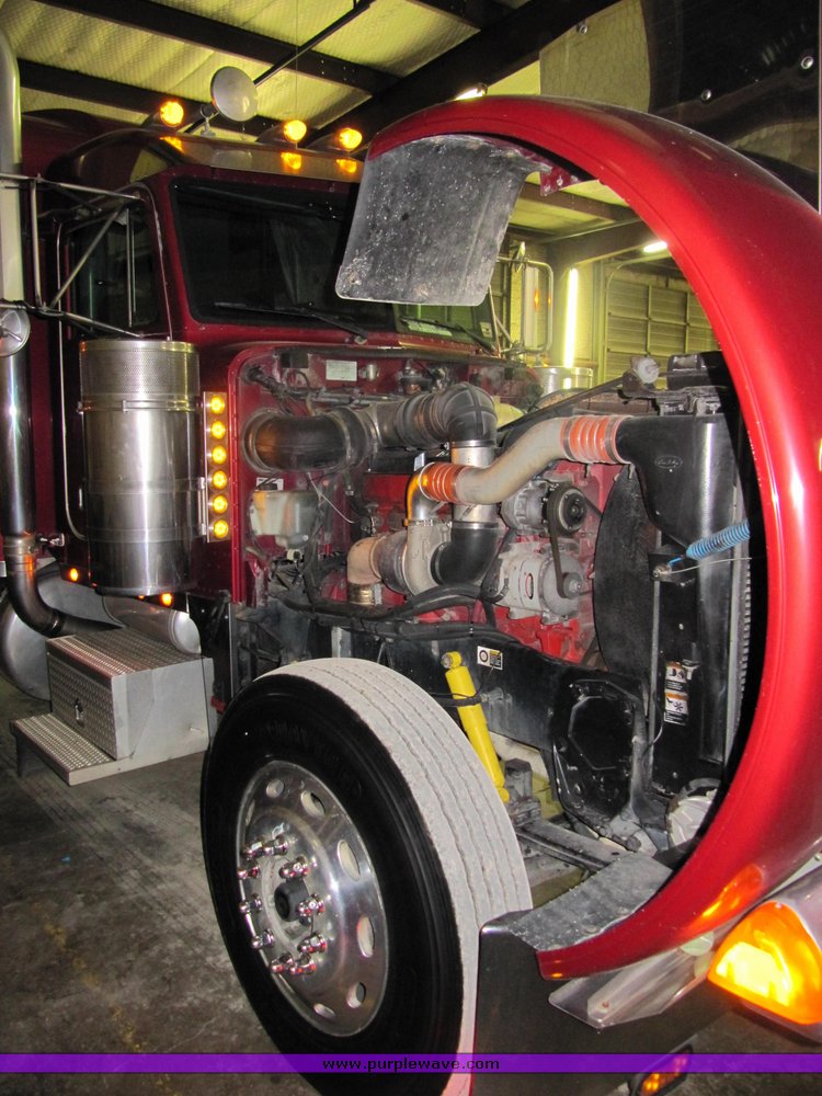 image for item 4000 2000 Peterbilt Conventional 379-127 semi tractor