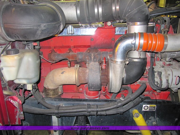 image for item 4000 2000 Peterbilt Conventional 379-127 semi tractor