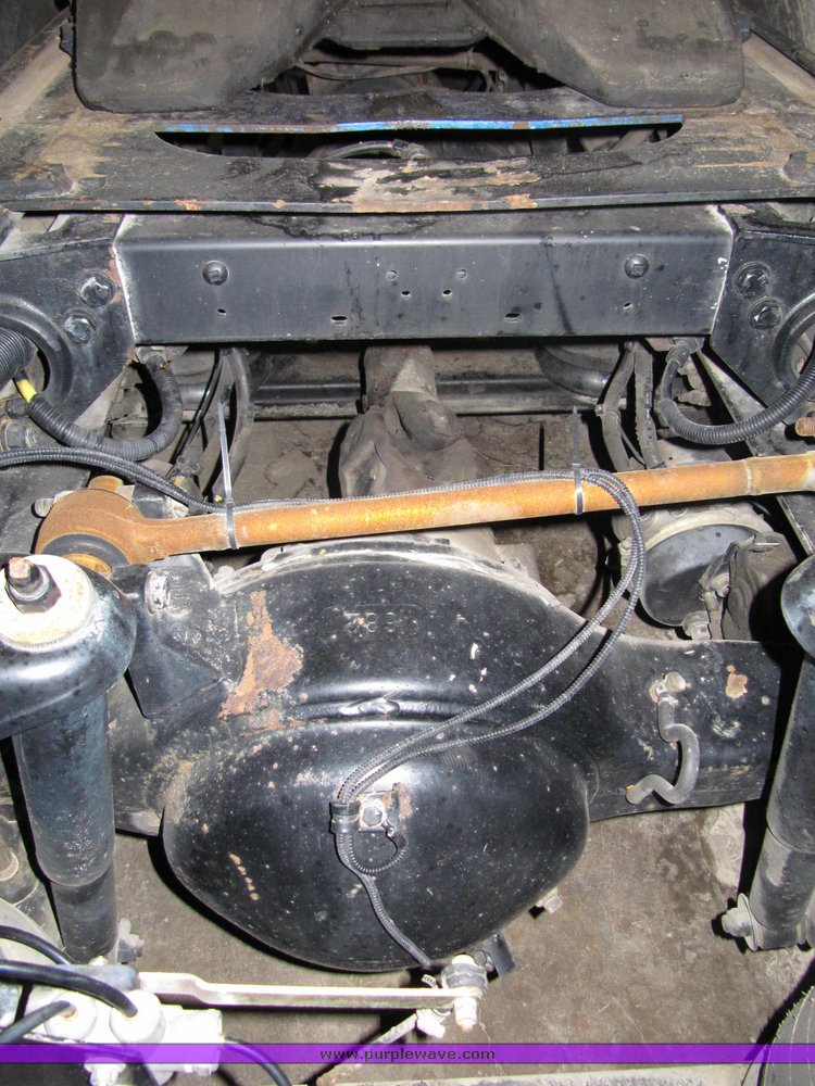 image for item 4000 2000 Peterbilt Conventional 379-127 semi tractor