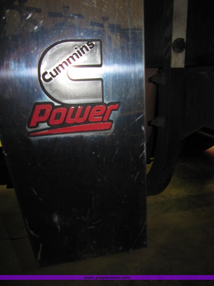 image for item 4000 2000 Peterbilt Conventional 379-127 semi tractor