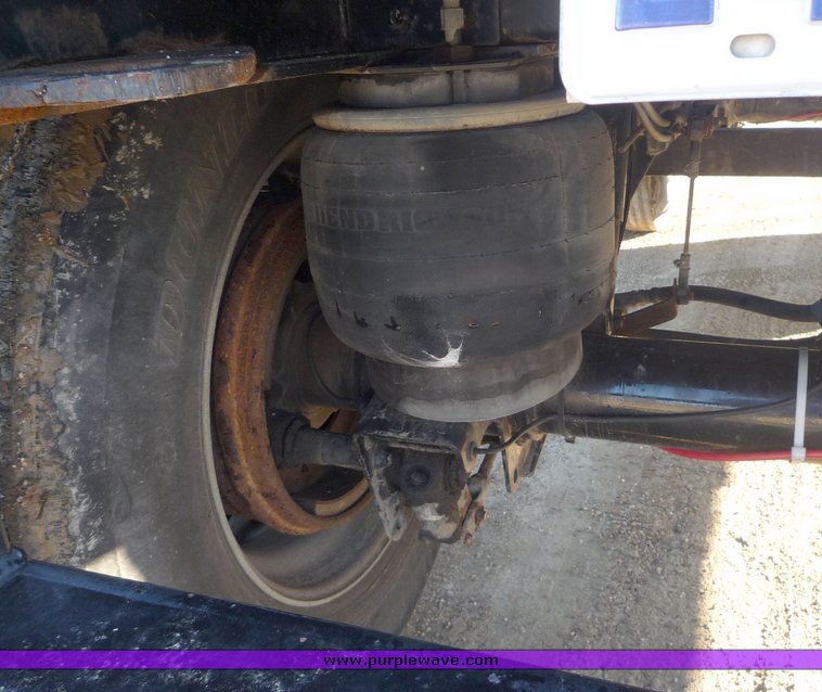 image for item 4001 2000 Wilson 48' flatbed trailer