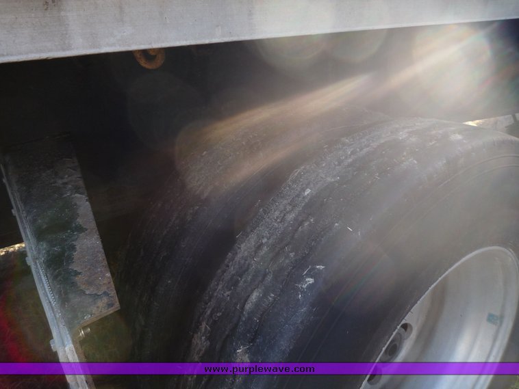 image for item 4002 2001 Transcraft Eagle 48' flatbed trailer