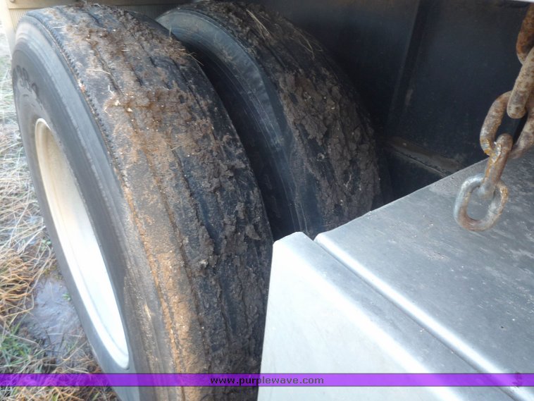 image for item 4002 2001 Transcraft Eagle 48' flatbed trailer