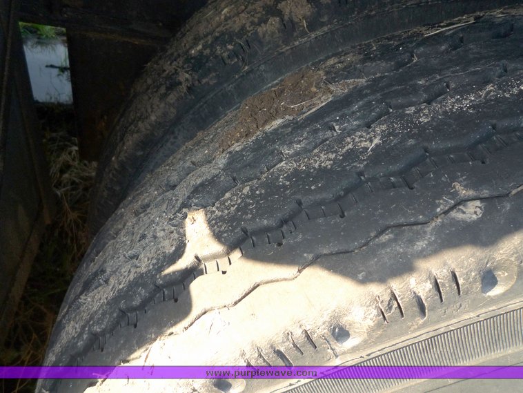 image for item 4002 2001 Transcraft Eagle 48' flatbed trailer