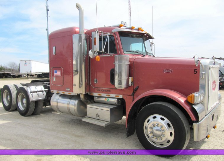 image for item 4003 2003 Peterbilt Conventional 379-119 semi tractor