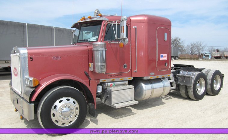 image for item 4003 2003 Peterbilt Conventional 379-119 semi tractor