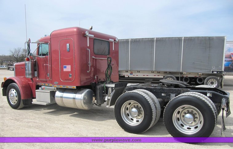image for item 4003 2003 Peterbilt Conventional 379-119 semi tractor