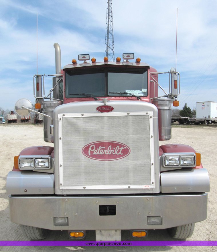 image for item 4003 2003 Peterbilt Conventional 379-119 semi tractor