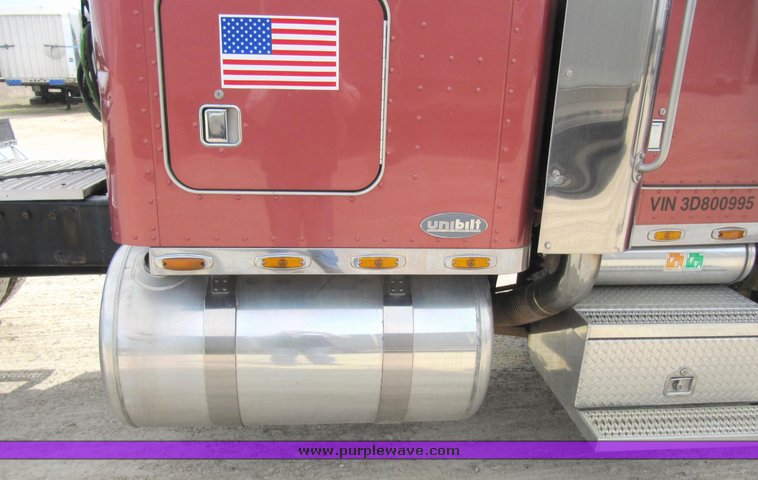 image for item 4003 2003 Peterbilt Conventional 379-119 semi tractor