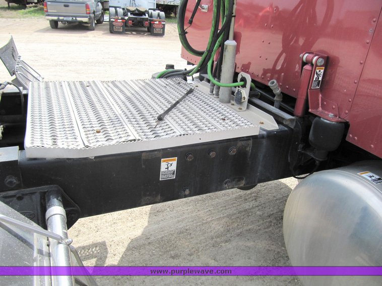 image for item 4003 2003 Peterbilt Conventional 379-119 semi tractor