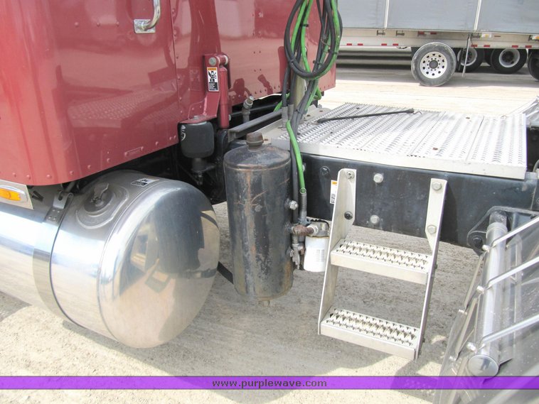 image for item 4003 2003 Peterbilt Conventional 379-119 semi tractor