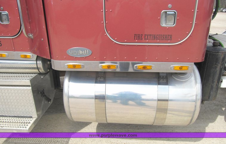 image for item 4003 2003 Peterbilt Conventional 379-119 semi tractor