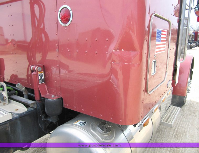 image for item 4003 2003 Peterbilt Conventional 379-119 semi tractor