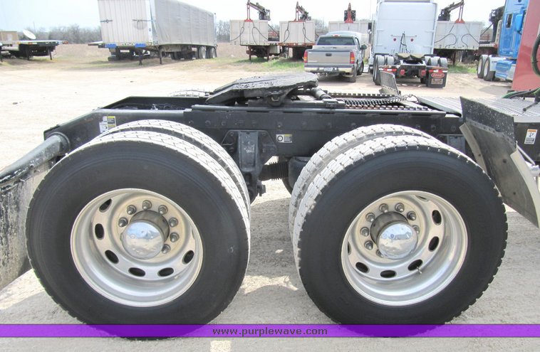 image for item 4003 2003 Peterbilt Conventional 379-119 semi tractor