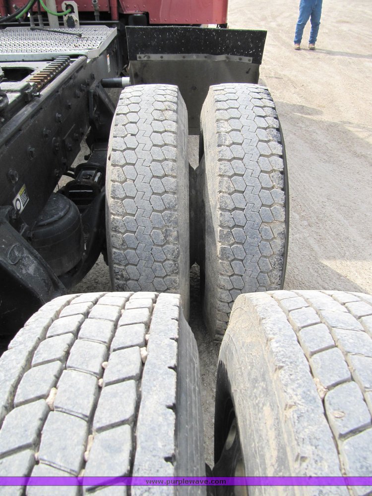 image for item 4003 2003 Peterbilt Conventional 379-119 semi tractor