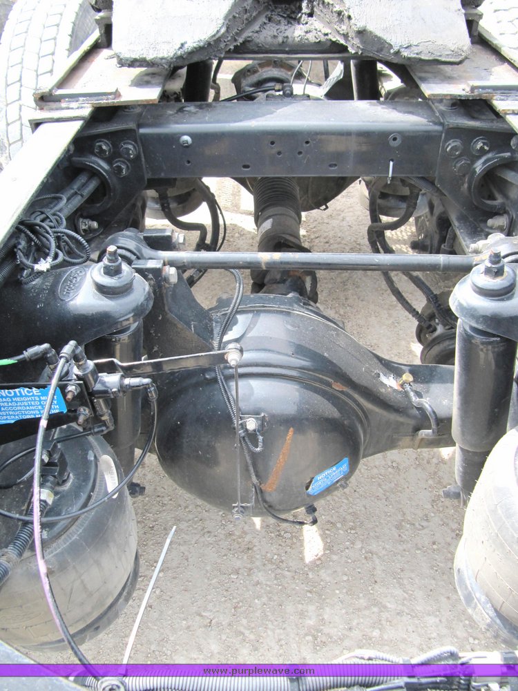 image for item 4003 2003 Peterbilt Conventional 379-119 semi tractor