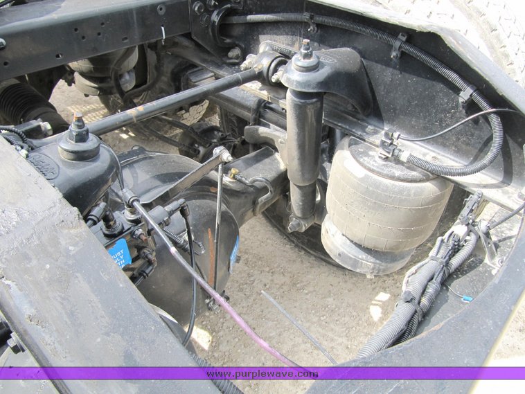 image for item 4003 2003 Peterbilt Conventional 379-119 semi tractor