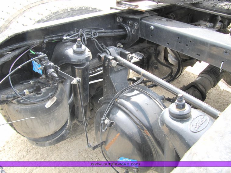 image for item 4003 2003 Peterbilt Conventional 379-119 semi tractor