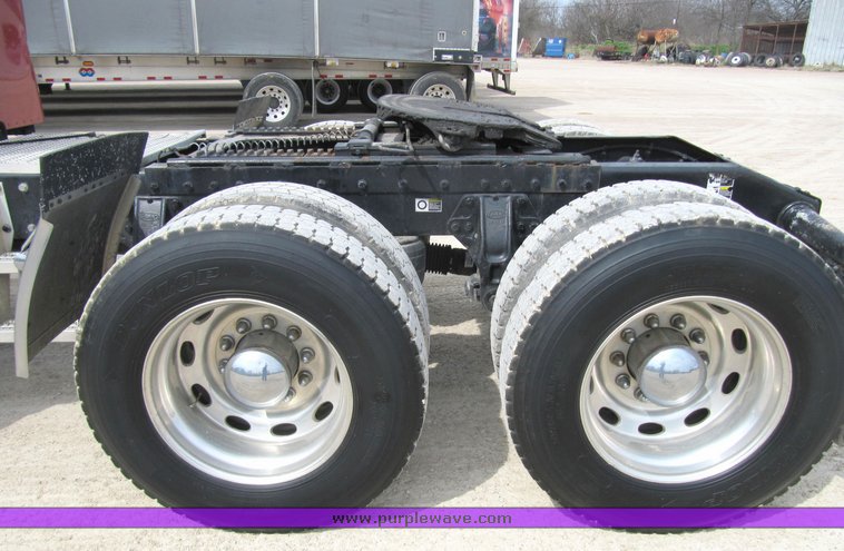 image for item 4003 2003 Peterbilt Conventional 379-119 semi tractor