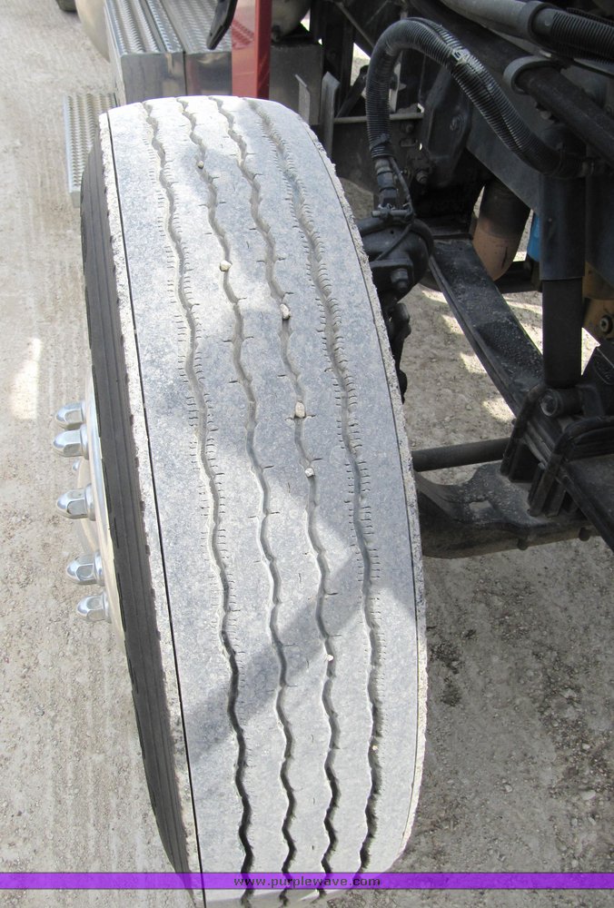 image for item 4003 2003 Peterbilt Conventional 379-119 semi tractor