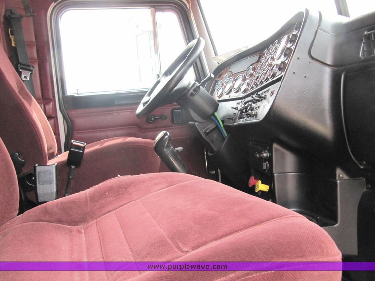 image for item 4003 2003 Peterbilt Conventional 379-119 semi tractor