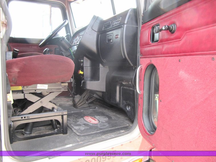 image for item 4003 2003 Peterbilt Conventional 379-119 semi tractor