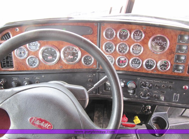 image for item 4003 2003 Peterbilt Conventional 379-119 semi tractor