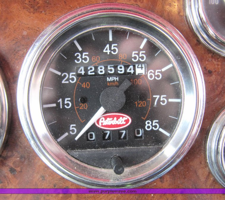 image for item 4003 2003 Peterbilt Conventional 379-119 semi tractor