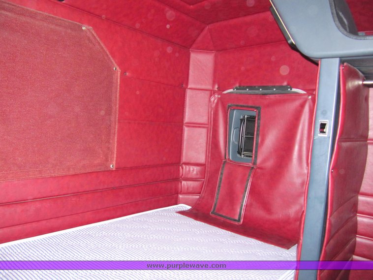 image for item 4003 2003 Peterbilt Conventional 379-119 semi tractor