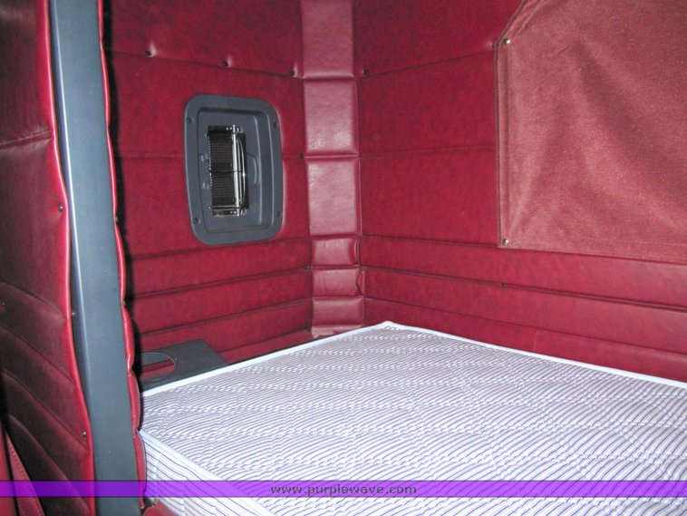 image for item 4003 2003 Peterbilt Conventional 379-119 semi tractor