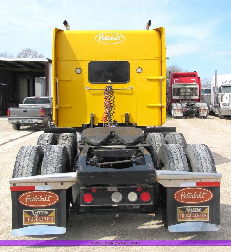 image for item 4004 2001 Peterbilt Conventional 379 semi tractor
