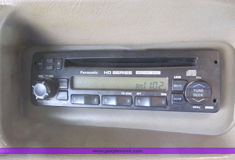 image for item 4004 2001 Peterbilt Conventional 379 semi tractor