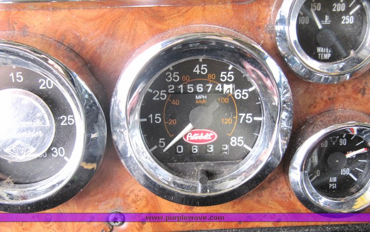 image for item 4004 2001 Peterbilt Conventional 379 semi tractor