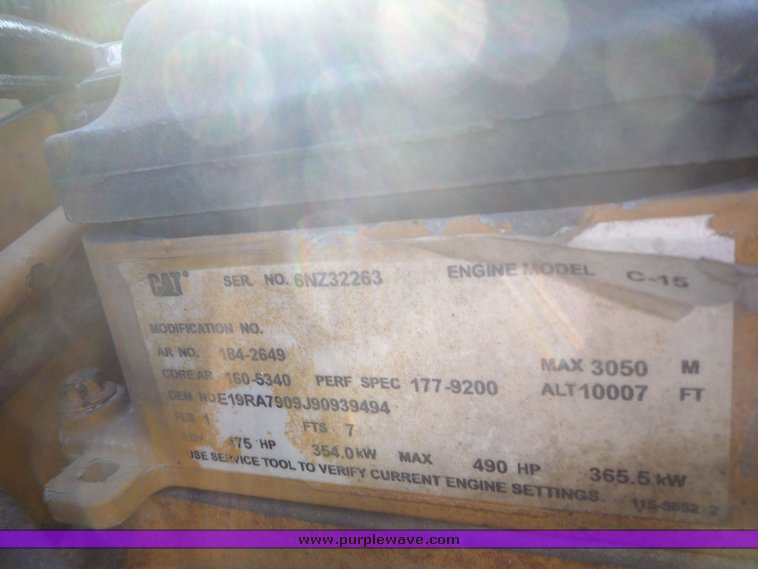 image for item 4004 2001 Peterbilt Conventional 379 semi tractor