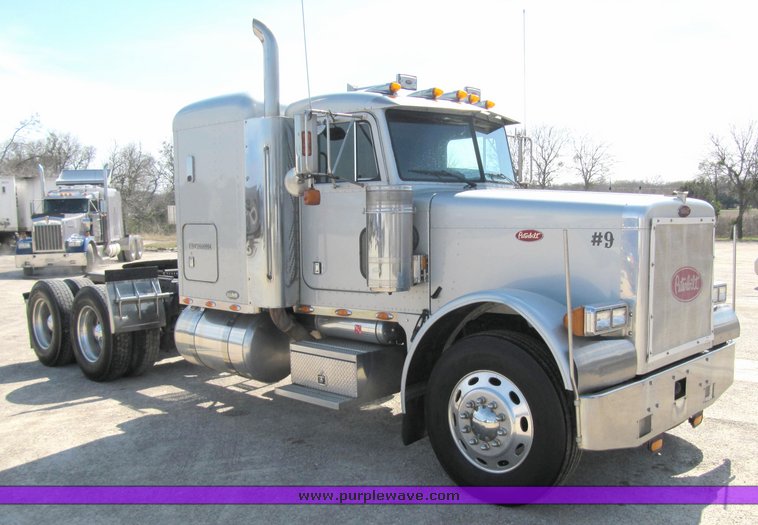 image for item 4005 2003 Peterbilt Conventional 379-119 semi tractor